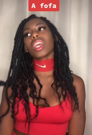 5. Amazing MC Soffia Shows Cleavage in Hot Red Crop Top