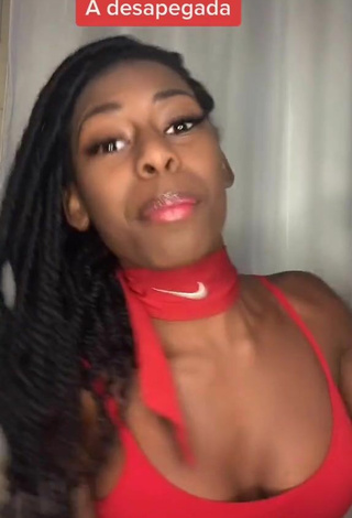 6. Amazing MC Soffia Shows Cleavage in Hot Red Crop Top