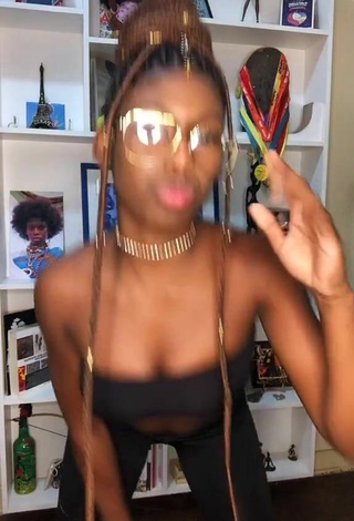 2. Sweetie MC Soffia Shows Cleavage in Black Bikini Top and Bouncing Boobs