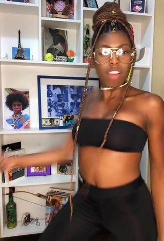 3. Sweetie MC Soffia Shows Cleavage in Black Bikini Top and Bouncing Boobs