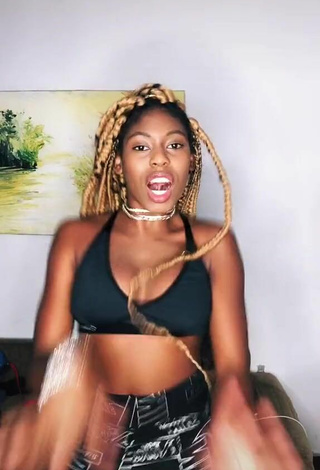 2. Sexy MC Soffia Shows Cleavage in Black Sport Bra and Bouncing Boobs