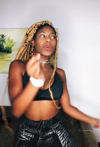 3. Sexy MC Soffia Shows Cleavage in Black Sport Bra and Bouncing Boobs