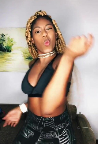 5. Sexy MC Soffia Shows Cleavage in Black Sport Bra and Bouncing Boobs