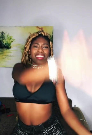 6. Sexy MC Soffia Shows Cleavage in Black Sport Bra and Bouncing Boobs