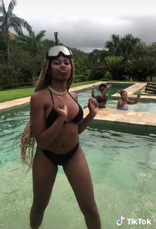 3. Sexy MC Soffia Shows Cleavage in Black Bikini at the Swimming Pool