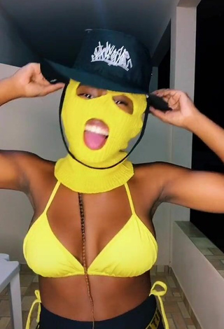 2. Hot MC Soffia Shows Cleavage in Yellow Bikini Top and Bouncing Tits