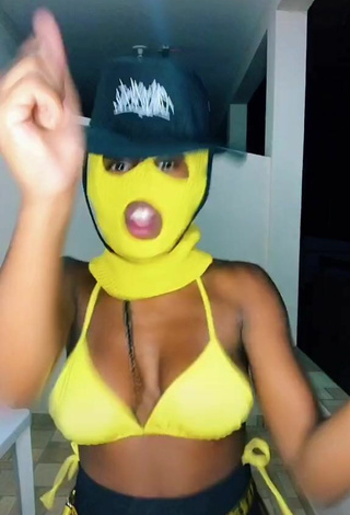4. Hot MC Soffia Shows Cleavage in Yellow Bikini Top and Bouncing Tits