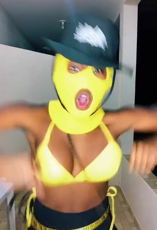 5. Hot MC Soffia Shows Cleavage in Yellow Bikini Top and Bouncing Tits