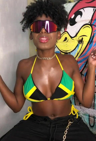 Sexy MC Soffia Shows Cleavage in Bikini Top