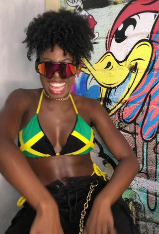 2. Sexy MC Soffia Shows Cleavage in Bikini Top