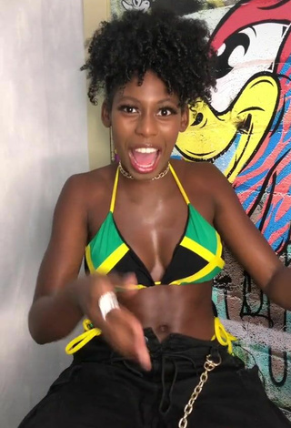 3. Sexy MC Soffia Shows Cleavage in Bikini Top