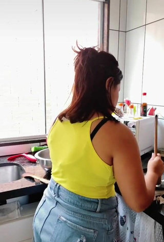 6. Sexy Mylena Siocchi Shows Cleavage in Yellow Top