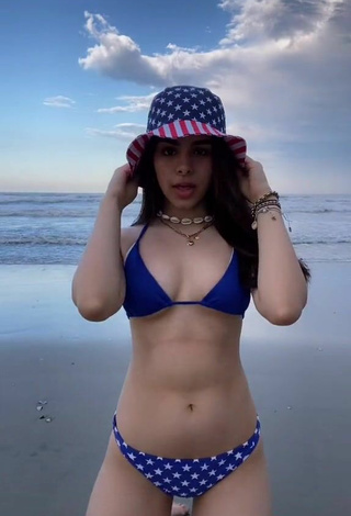 5. Hot Naomi Shows Cleavage in Blue Bikini Top at the Beach
