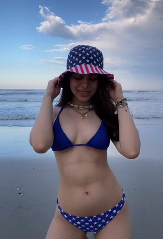 6. Hot Naomi Shows Cleavage in Blue Bikini Top at the Beach