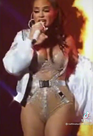 6. Sexy Natti Shows Cleavage in Bodysuit