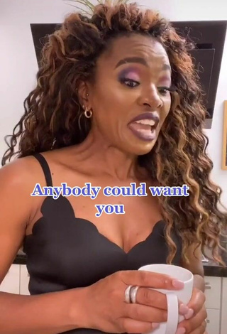 Sexy Nneka Michel Shows Cleavage