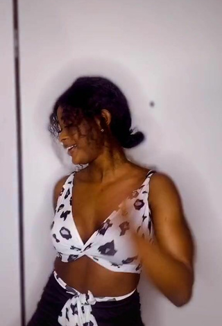 3. Amazing Marie in Hot Crop Top and Bouncing Boobs