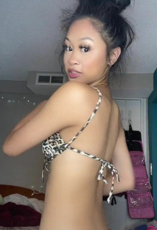 3. Hot Okshordie in Leopard Bikini