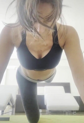 3. Sexy Paola Rojas in Black Leggings