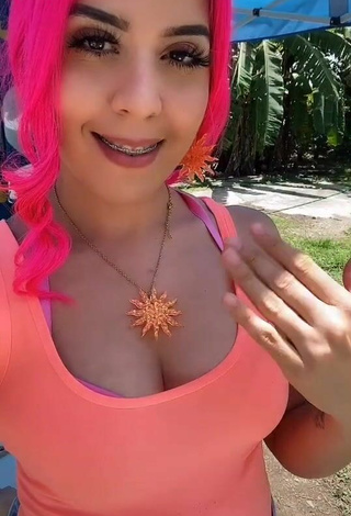 Sexy Paulytenosant Shows Cleavage in Orange Top