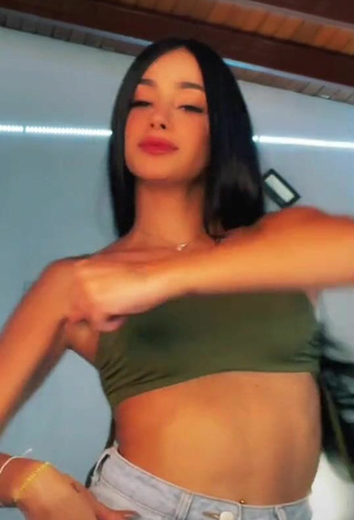 4. Cute Poleth Villalba Shows Cleavage in Olive Crop Top