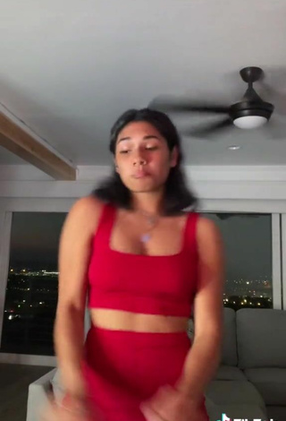 6. Sexy Ayiana Randolph Shows Cleavage in Checkered Crop Top and Bouncing Breasts