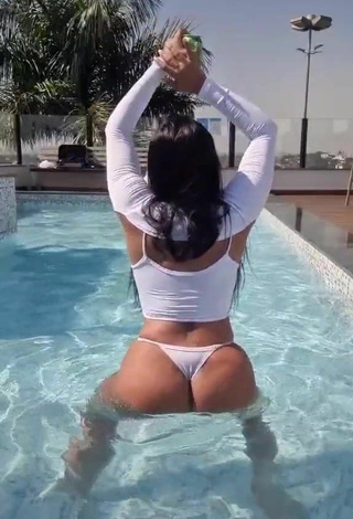 4. Pretty Renee Blimgiz Shows Big Butt at the Swimming Pool