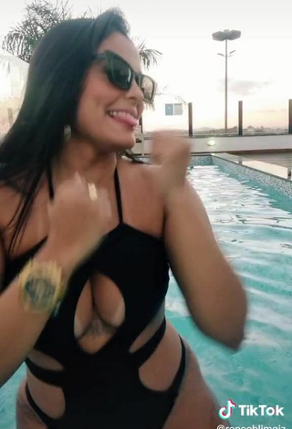 5. Erotic Renee Blimgiz in Thong at the Pool