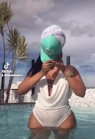 Seductive Renee Blimgiz Shows Big Butt at the Swimming Pool
