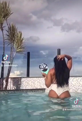 2. Seductive Renee Blimgiz Shows Big Butt at the Swimming Pool