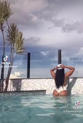 3. Seductive Renee Blimgiz Shows Big Butt at the Swimming Pool