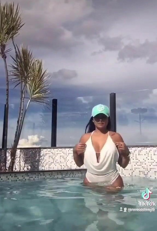 6. Seductive Renee Blimgiz Shows Big Butt at the Swimming Pool