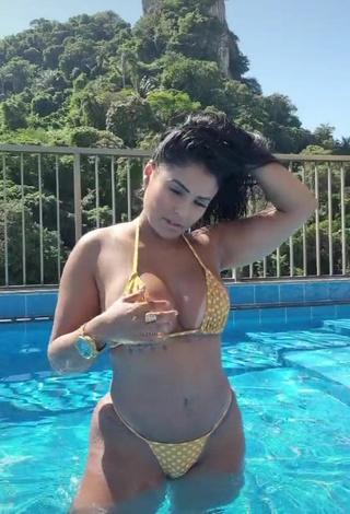 Fine Renee Blimgiz Shows Cleavage in Sweet Polka Dot Bikini at the Swimming Pool