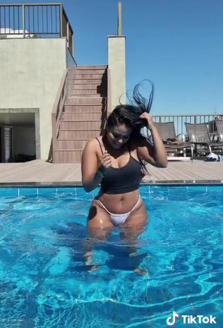 3. Hot Renee Blimgiz Shows Big Butt at the Pool