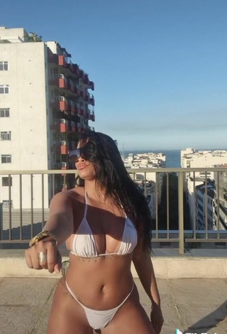 3. Seductive Renee Blimgiz Shows Cleavage in White Bikini