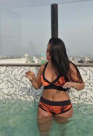 Sweetie Renee Blimgiz Shows Cleavage in Bikini at the Swimming Pool
