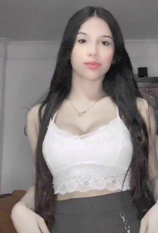 Hot Yojana Hoyos Shows Cleavage in White Crop Top and Bouncing Breasts