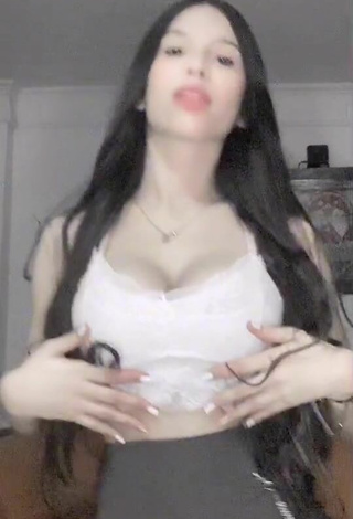 2. Hot Yojana Hoyos Shows Cleavage in White Crop Top and Bouncing Breasts