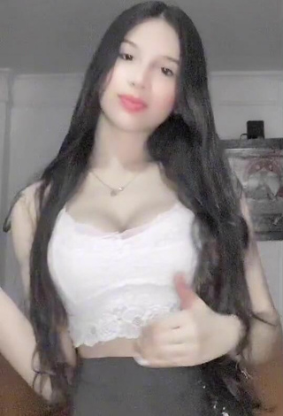 4. Hot Yojana Hoyos Shows Cleavage in White Crop Top and Bouncing Breasts