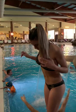 2. Hottie Roberta Salatioan in Black Bikini at the Swimming Pool