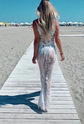 4. Sexy Roberta Salatioan Shows Butt at the Beach