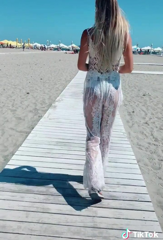 5. Sexy Roberta Salatioan Shows Butt at the Beach