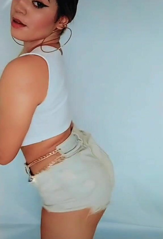3. Hottest Soypierag2 Shows Cleavage in White Crop Top while Twerking