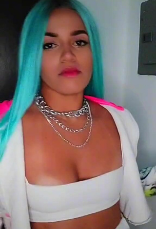 5. Sexy Soypierag2 Shows Cleavage in White Crop Top and Bouncing Breasts