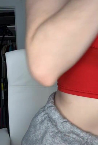 Tiana Everdeen Looks Magnetic in Red Crop Top and Bouncing Tits