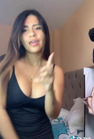 5. Hottie Thamara Gómez Shows Cleavage in Black Overall and Bouncing Boobs