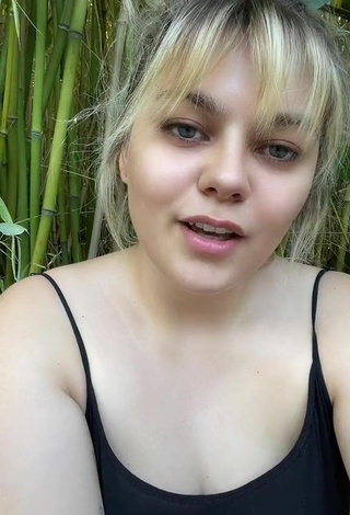 Louane (@watchoutforthetornado) - Nude and Sexy Videos on TikTok