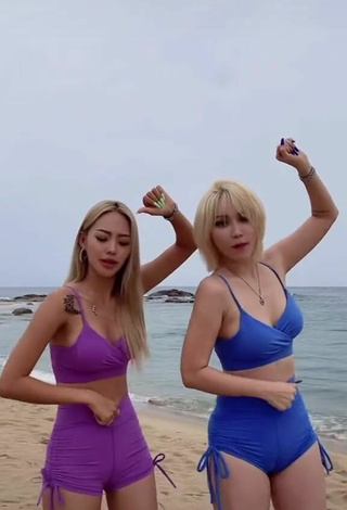 5. Hot Jade 모델 제이드 in Bikini at the Beach
