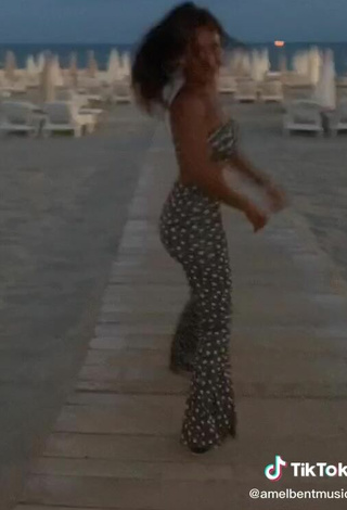 3. Sexy Amel Bent Shows Butt at the Beach