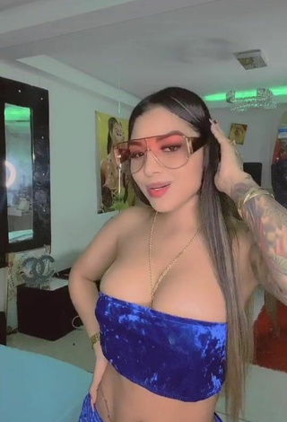 4. Beautiful Anyuri Lozano Shows Cleavage in Sexy Blue Tube Top
